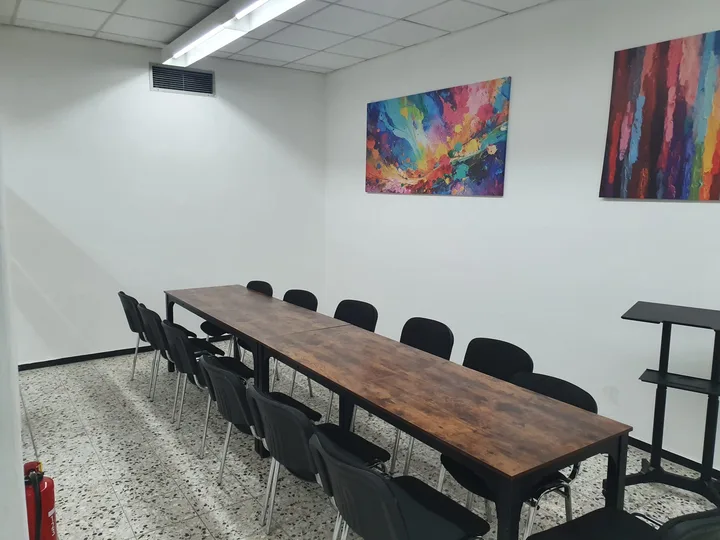 Besprechungsraum · EOZDUS, Gumbertstraße 109